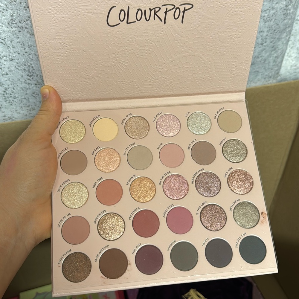 Colourpop “smoke n’ roses” 🥀